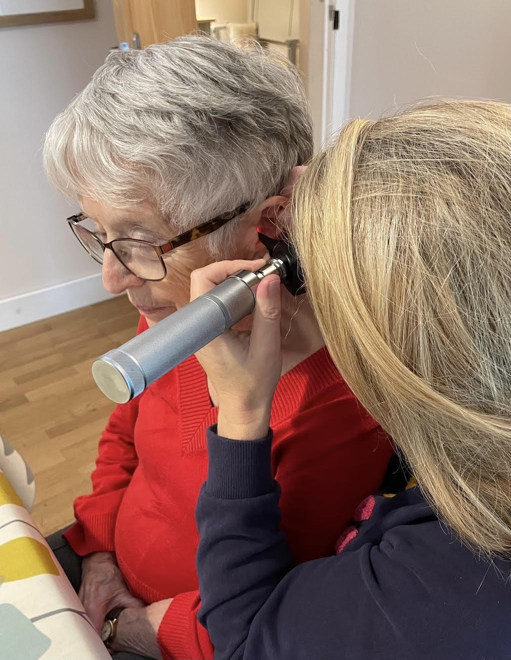 Otoscope lady